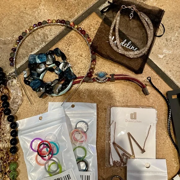 Jewelry Lot - Picture 3 of 6